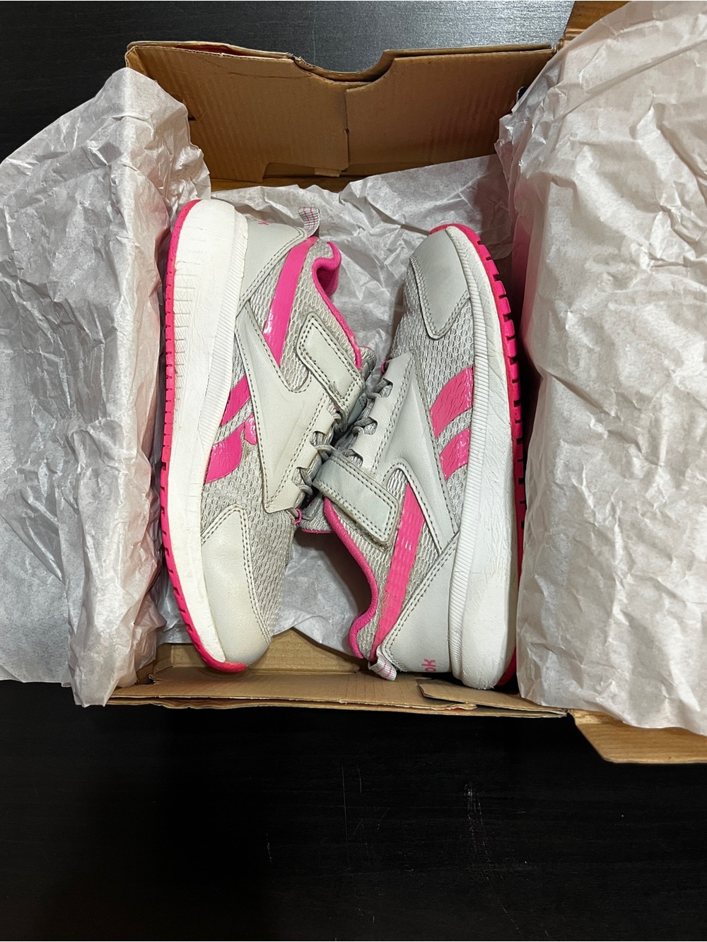 ✨2/$15✨ Reebok girl’s White and Hot Pink Athletic Sneakers - Picture 2 of 11